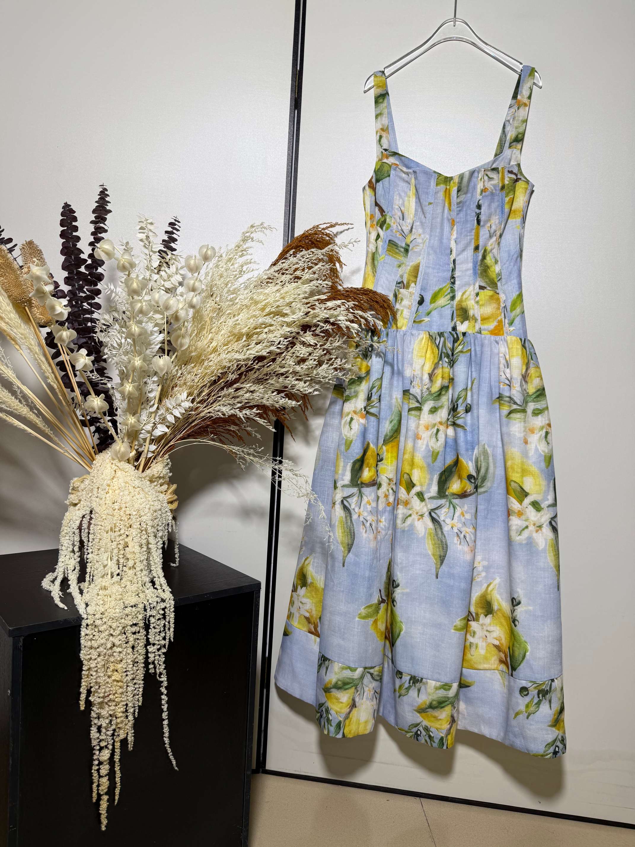 NO:900183,Australian lady's new style holiday style blue bottom lemon printed linen suspenders striped waist slimming dress.SMLXL, women's clothing, skirts,19860909澳洲贵妇度假风新款蓝色底柠檬印花亚麻吊带打条塑腰收腰显瘦连衣裙.SMLXL,女装,skirts,,Women's clothing