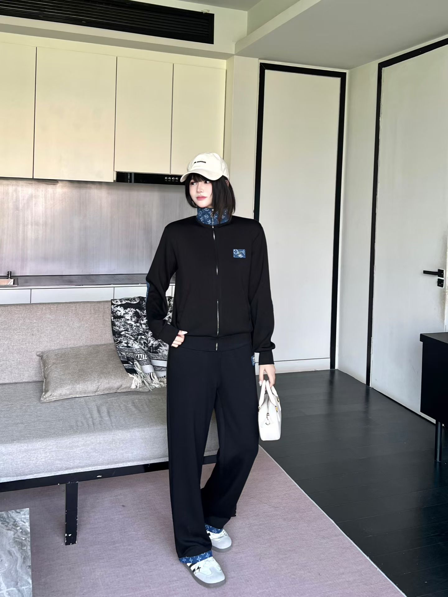 NO:905524,Suit New Classic Fashionable Versatile Casual Lapel Long Sleeve Patterned Pattern Zipper Sweater Jacket Drawstring Elastic Waist Casual Pants Casual Sports Suit Two-piece Set.SMLXL,,hoodie,sweatshirts,jackets & coats,19860909套装新款经典时髦百搭休闲翻领长袖拼接老花拉链式卫衣外套抽绳松紧腰休闲长裤 休闲运动套装两件套.SMLXL,,hoodie,sweatshirts,jackets & coats,,Women's clothing