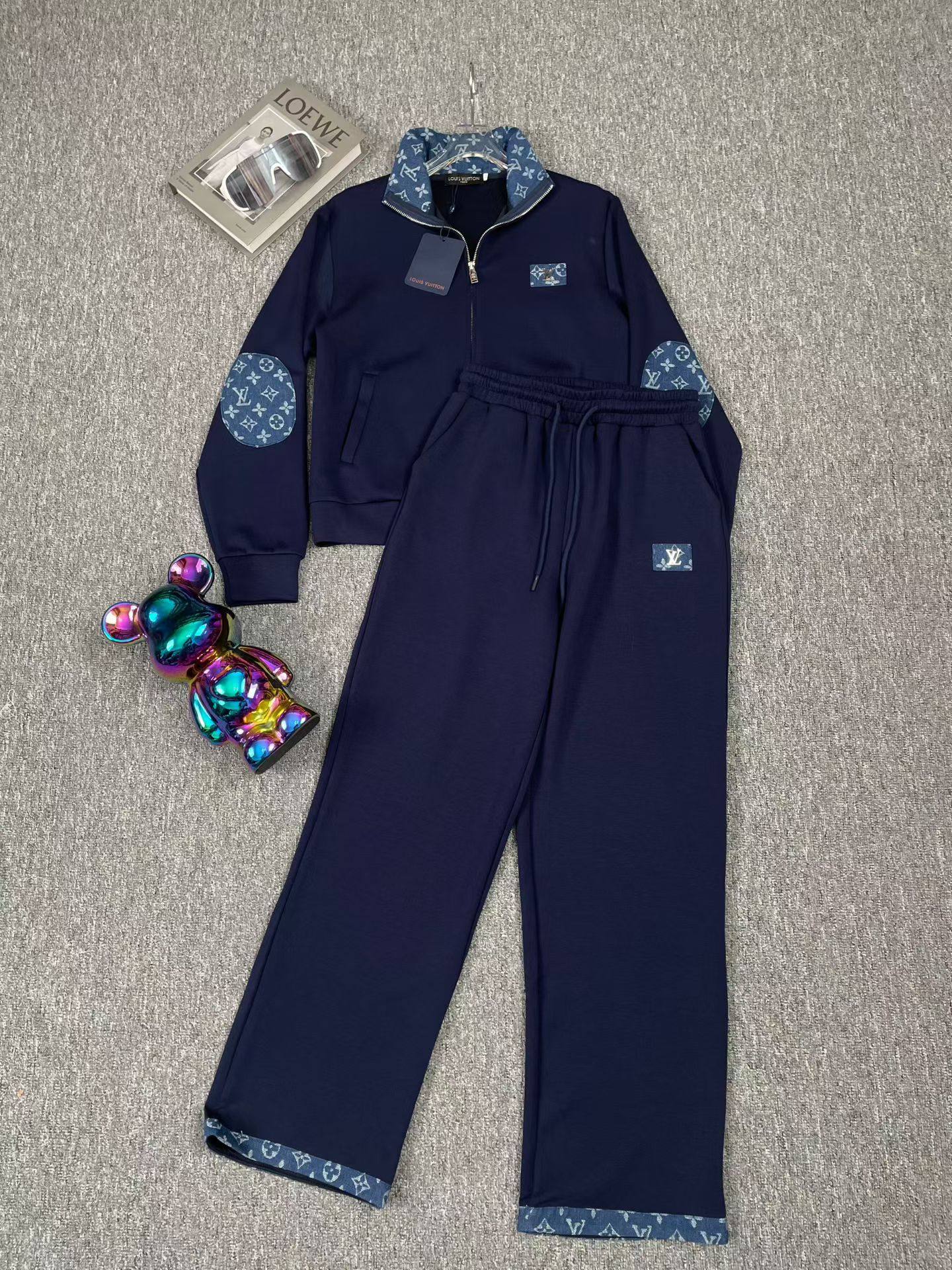 NO:899619,Suit New Classic Fashion Versatile Casual Lapel Long Sleeve Splicing Presbyopia Zipper Sweater Jacket Drawstring Elastic Waist Casual Pants Casual Sports Suit Two-piece Set.SMLXL, Louis Vuitton-clothing, louis vuitton, hoodie, sweatshirts, jackets & coats,19860909套装新款经典时髦百搭休闲翻领长袖拼接老花拉链式卫衣外套抽绳松紧腰休闲长裤 休闲运动套装两件套.SMLXL,路易威登-服装,louis vuitton,hoodie,sweatshirts,jackets & coats,,Women's clothing
