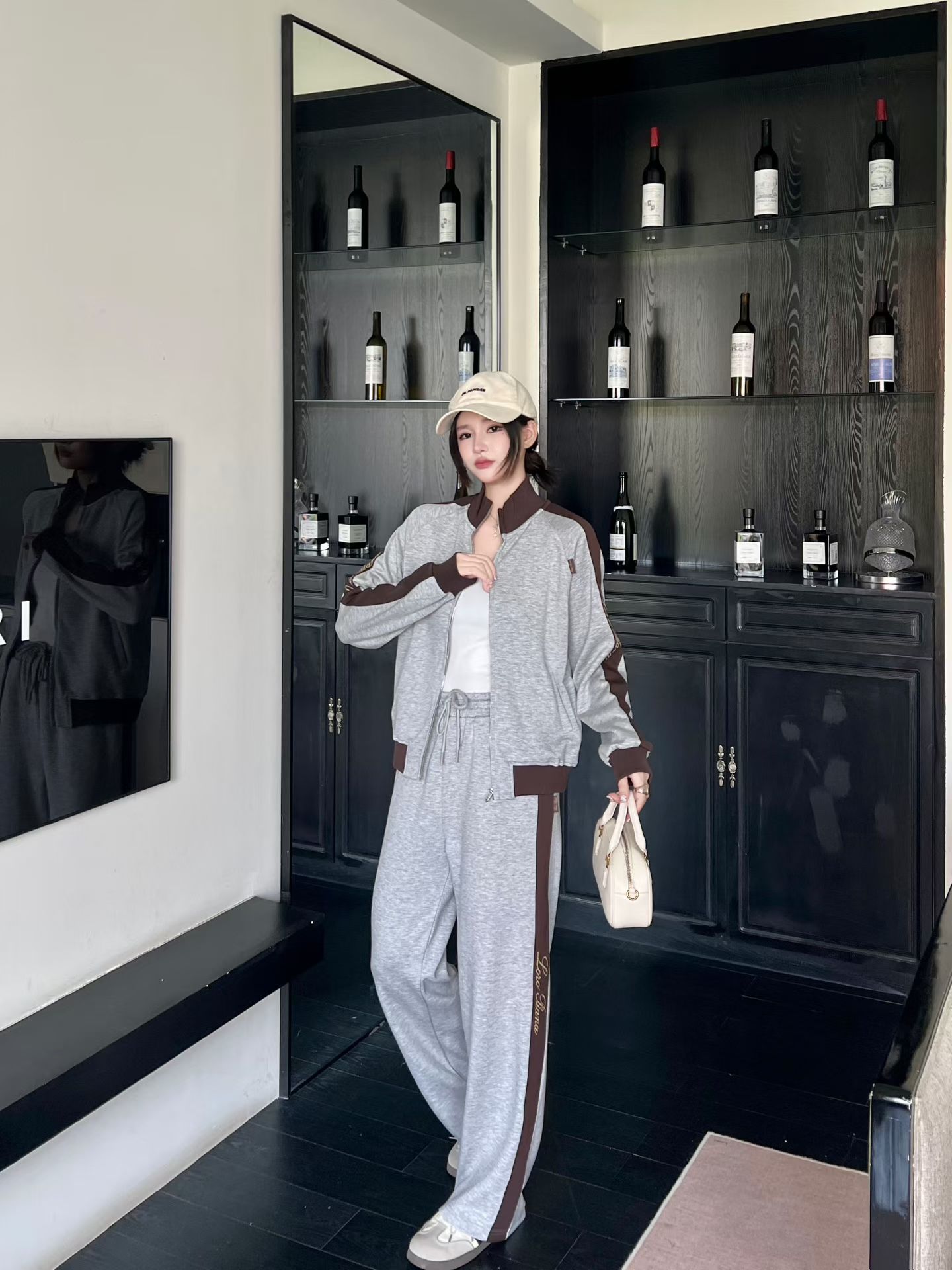 NO:908544,Suit New Classic Fashion Versatile Casual Lapel Long Sleeve Logo Letters Contrast Color Zipper Sweater Jacket Drawstring Elastic Waist Casual Pants Casual Sports Suit Two-piece Set.SMLXL,,hoodie,sweatshirts,jackets & coats,19860909套装新款经典时髦百搭休闲翻领长袖徽标字母撞色拉链式卫衣外套抽绳松紧腰休闲长裤 休闲运动套装两件套.SMLXL,,hoodie,sweatshirts,jackets & coats,,Women's clothing