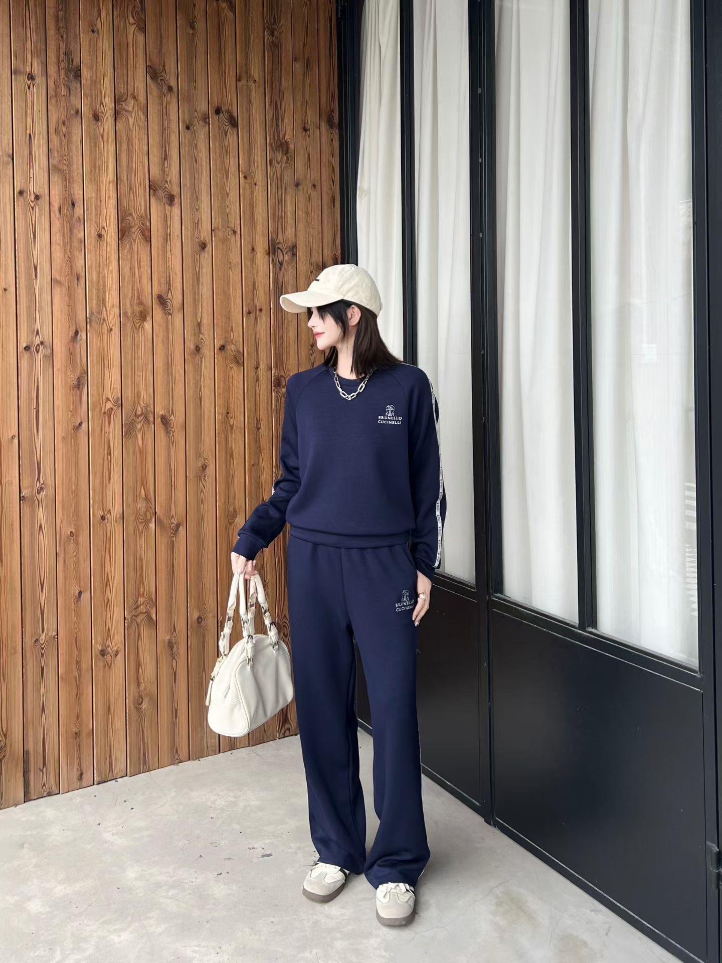 NO:908538,Suit New Classic Fashion Versatile Casual Lapel Long Sleeve Embroidered Logo Letter Pullover Sweater Drawstring Elastic Waist Casual Pants Casual Sports Suit Two-piece Set.SMLXL,,hoodie,sweatshirts,19860909套装新款经典时髦百搭休闲翻领长袖刺绣徽标字母套头卫衣抽绳松紧腰休闲长裤 休闲运动套装两件套.SMLXL,,hoodie,sweatshirts,,Women's clothing