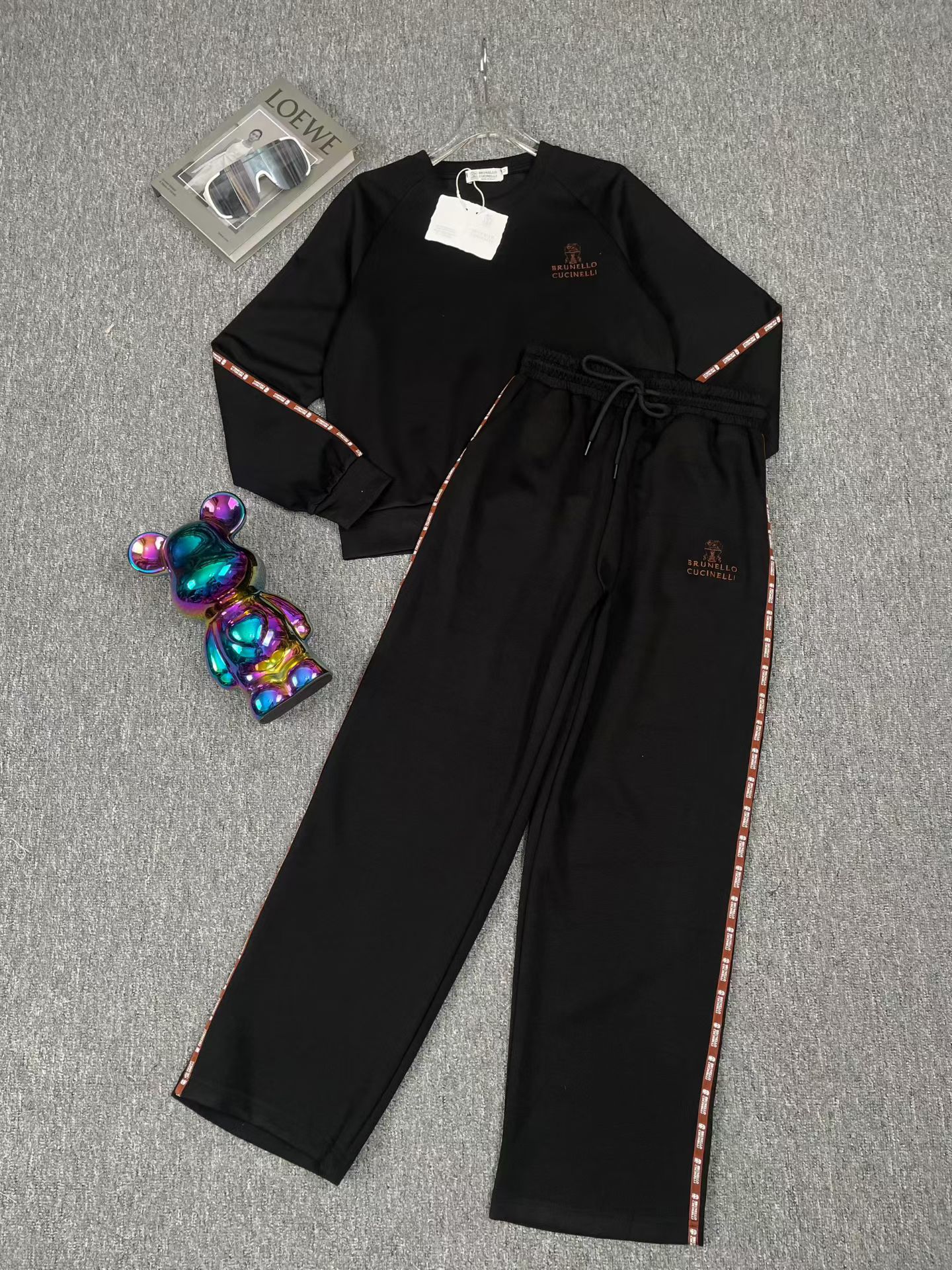 NO:899662,Suit New Classic Fashion Versatile Casual Lapel Long Sleeve Embroidered Logo Letter Pullover Sweater Drawstring Elastic Waist Casual Pants Casual Sports Suit Two-piece Set.SMLXL, women's clothing, hoodie, sweatshirts,19860909套装新款经典时髦百搭休闲翻领长袖刺绣徽标字母套头卫衣抽绳松紧腰休闲长裤 休闲运动套装两件套.SMLXL,女装,hoodie,sweatshirts,,Women's clothing