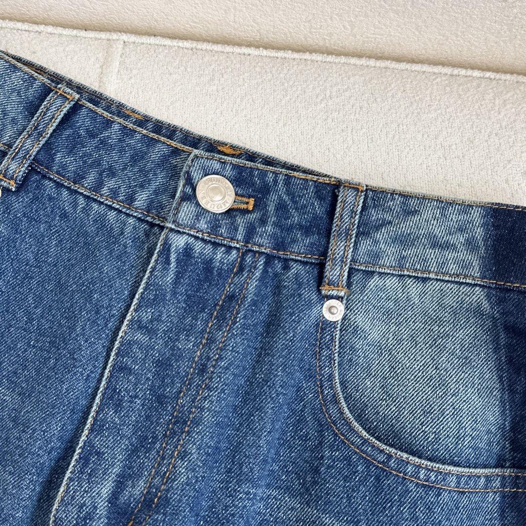 特价🉐️❗️SM❗️不退不换❗️原单品质 MCQ 🌾———早秋最新款高级牛仔套装🤍双层荷叶裙摆不规则牛仔