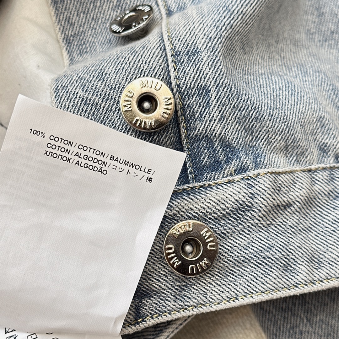 特价🉐️❗️现货齐码❗️不退不换❗️爆单推荐 🌾———早秋最新款拼皮装饰牛仔一系列 🤍落肩夹克外套+抺胸