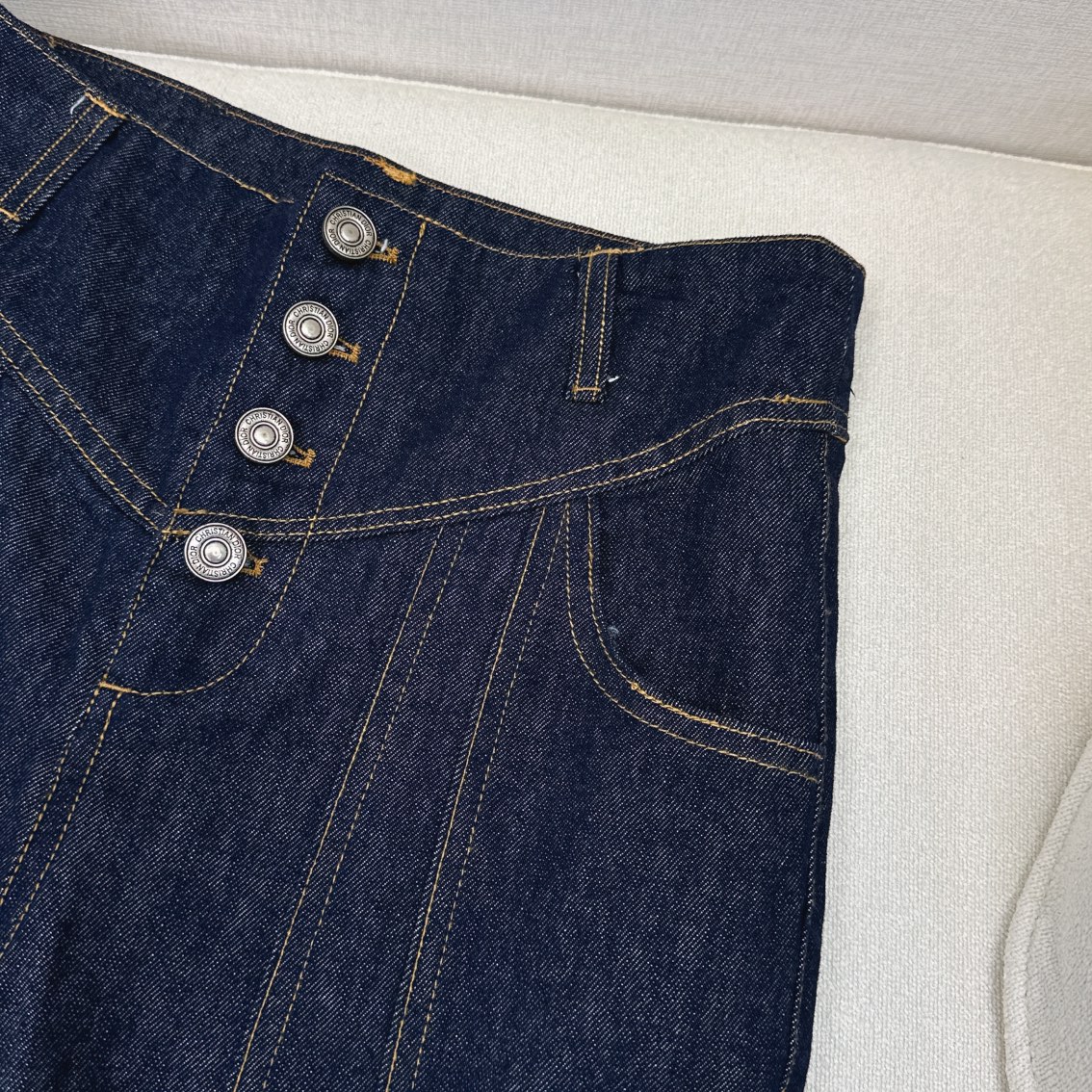 特价🉐️❗️SM❗️不退不换❗️爆单推荐 CD 🌾————早秋最新款牛仔系列💙 收腰圆领牛仔外套+泡泡袖