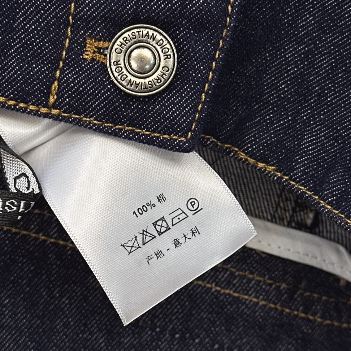 特价🉐️❗️SM❗️不退不换❗️爆单推荐 CD 🌾————早秋最新款牛仔系列💙 收腰圆领牛仔外套+泡泡袖