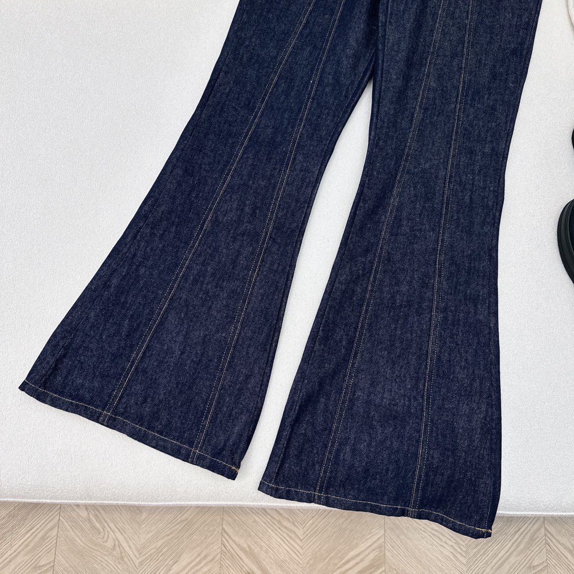 特价🉐️❗️SM❗️不退不换❗️爆单推荐 CD 🌾————早秋最新款牛仔系列💙 收腰圆领牛仔外套+泡泡袖