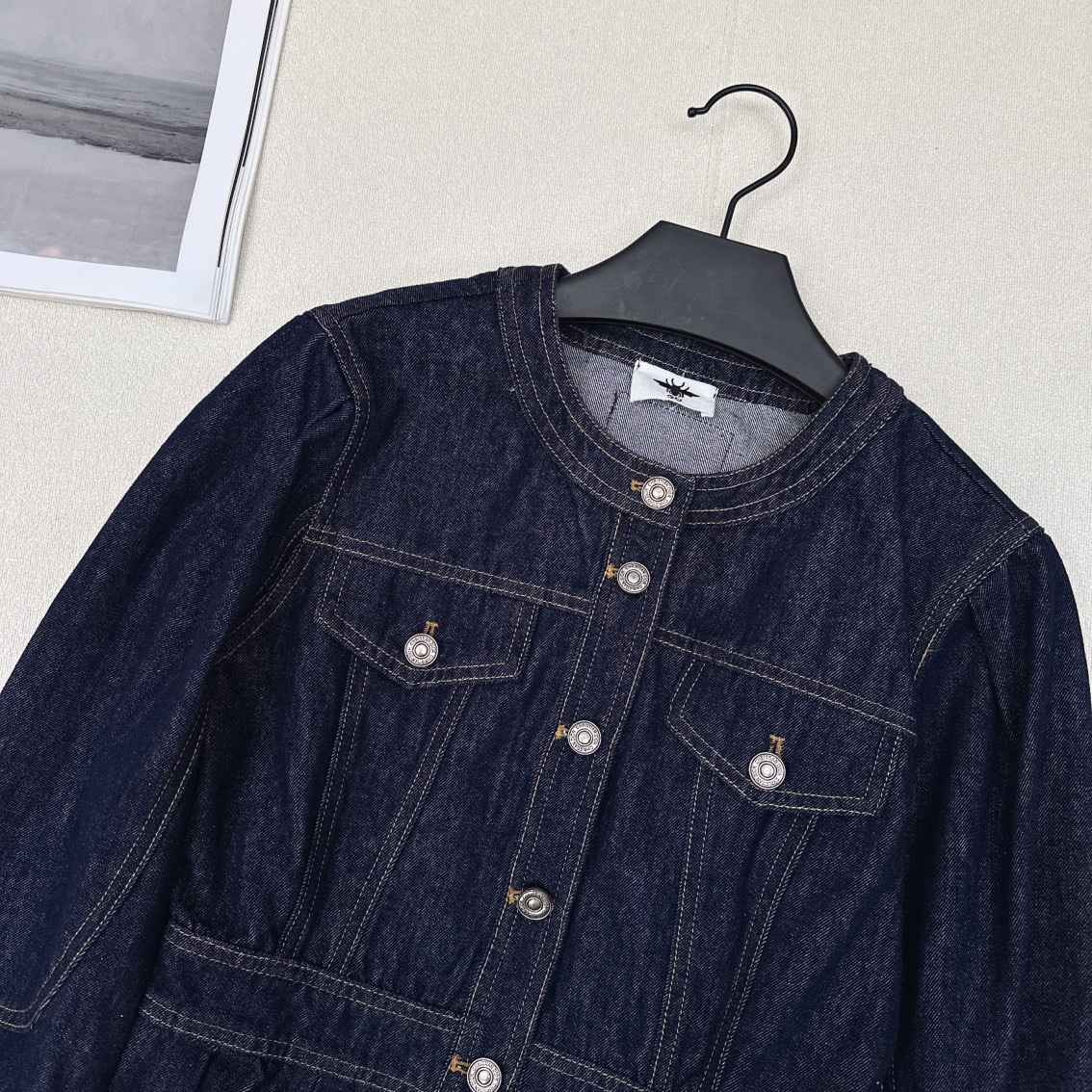 特价🉐️❗️现货齐码❗️不退不换❗️爆单推荐 CD 🌾————早秋最新款牛仔系列💙 收腰圆领牛仔外套+泡