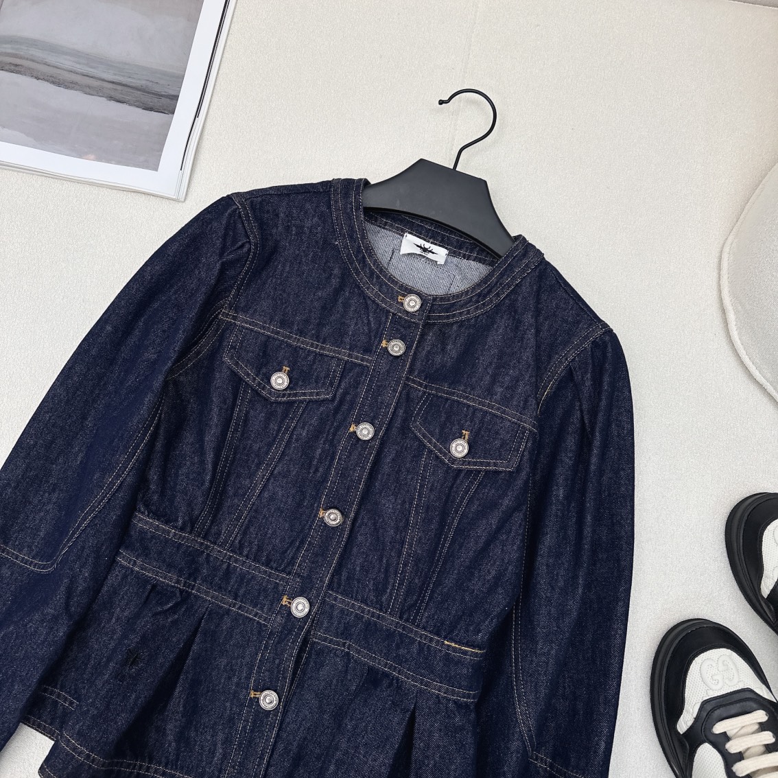 特价🉐️❗️现货齐码❗️不退不换❗️爆单推荐 CD 🌾————早秋最新款牛仔系列💙 收腰圆领牛仔外套+泡