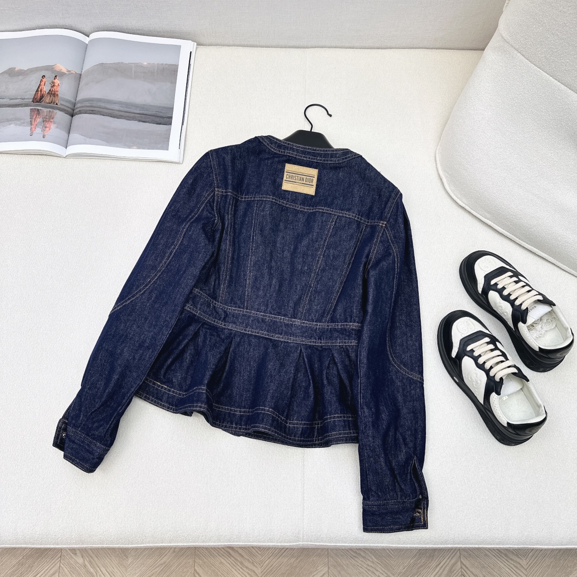 特价🉐️❗️现货齐码❗️不退不换❗️爆单推荐 CD 🌾————早秋最新款牛仔系列💙 收腰圆领牛仔外套+泡