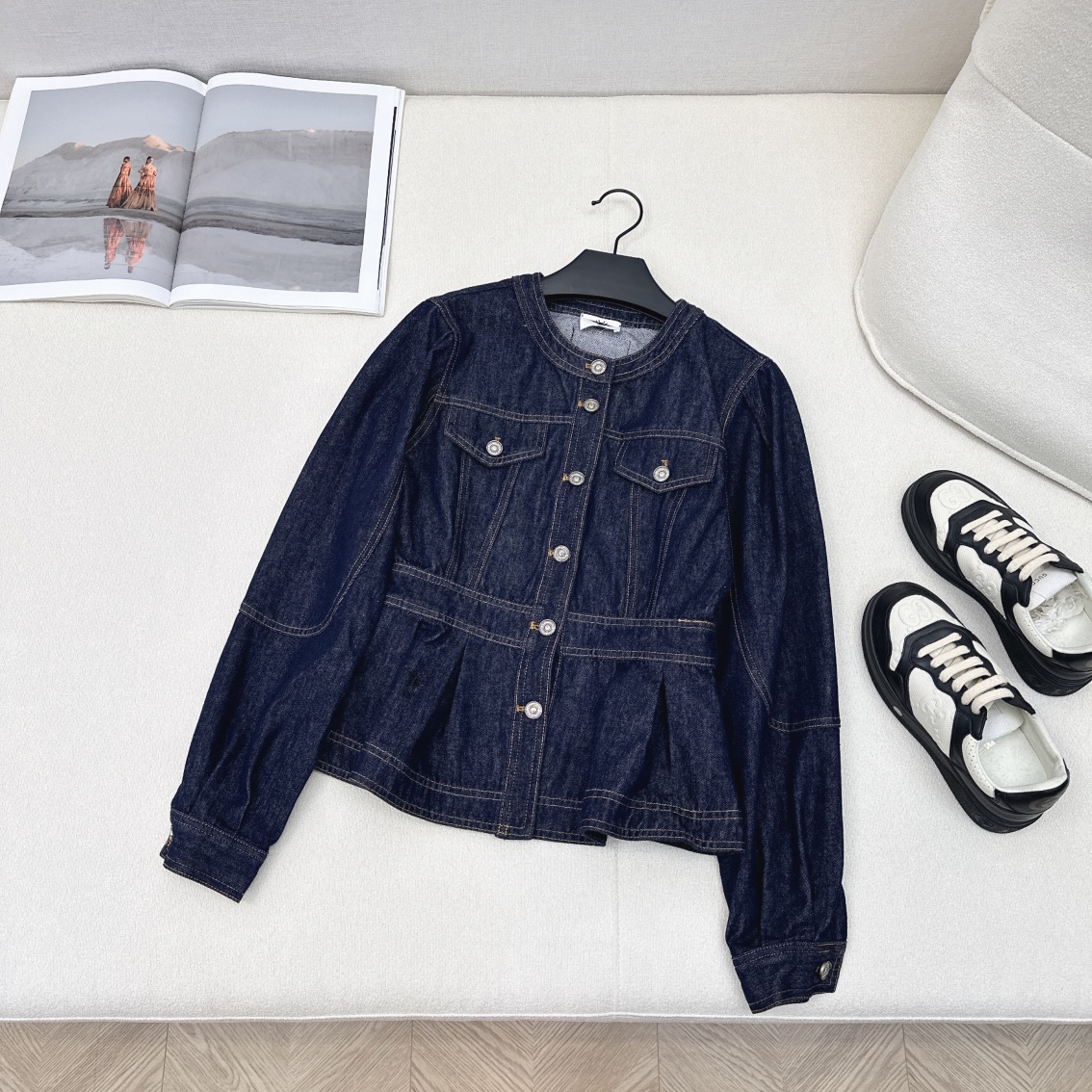 特价🉐️❗️现货齐码❗️不退不换❗️爆单推荐 CD 🌾————早秋最新款牛仔系列💙 收腰圆领牛仔外套+泡