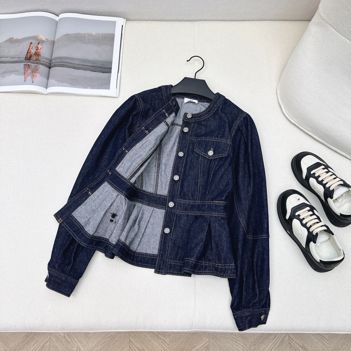 特价🉐️❗️现货齐码❗️不退不换❗️爆单推荐 CD 🌾————早秋最新款牛仔系列💙 收腰圆领牛仔外套+泡