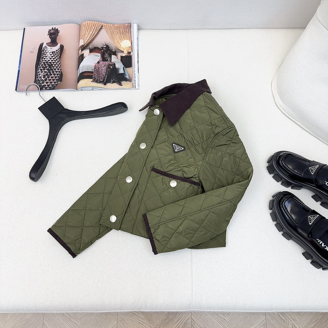 特价🉐️❗️现货齐码❗️不退不换爆单款推荐 PD 24Ss—————秋冬最新款双面菱形绗缝短款夹棉外套 