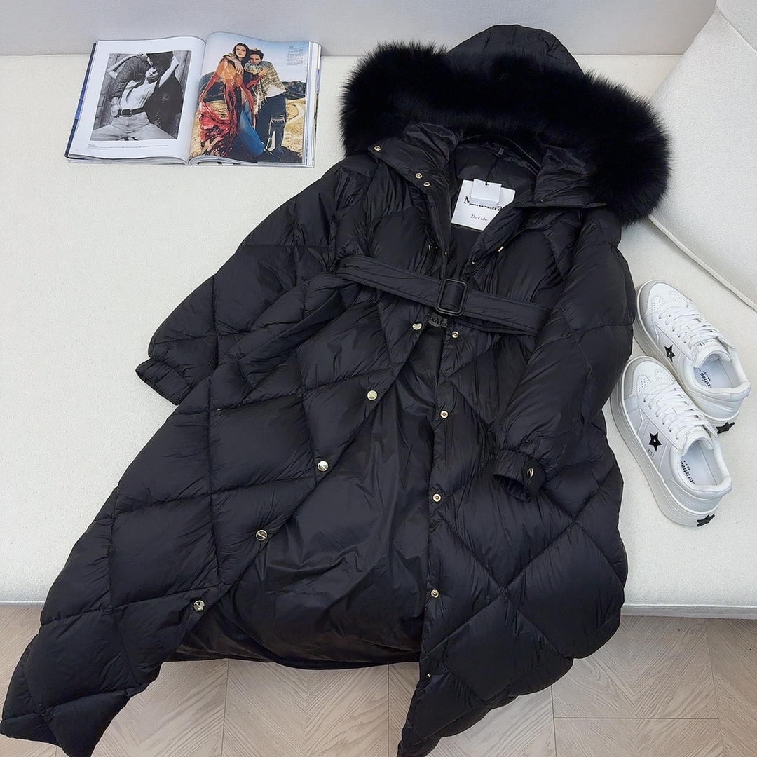 原单品质 Max 25ss———秋冬最新款简约连帽貉子毛领长款束腰羽绒服 🖤设计感很赞～～经典立体H版型