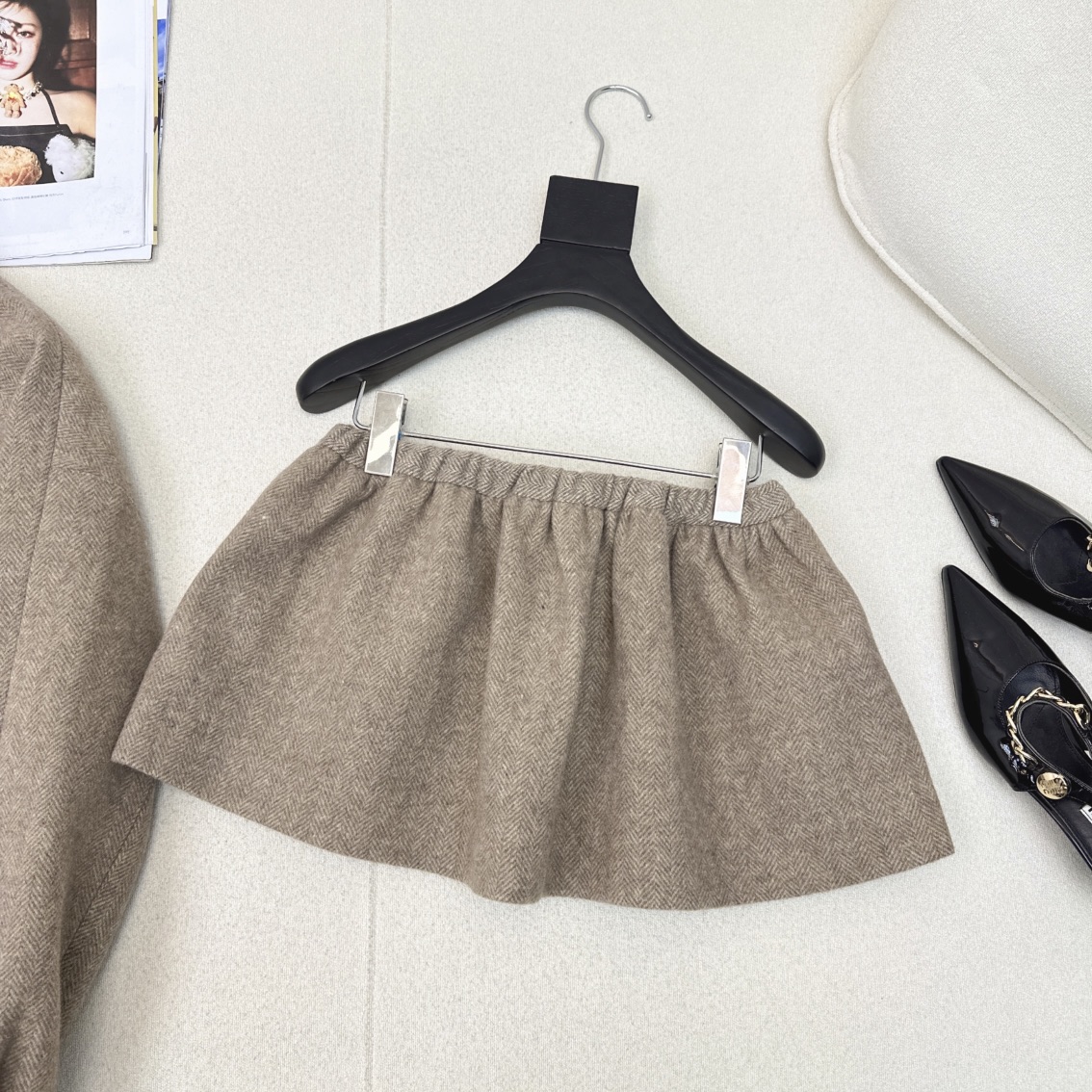 特价🉐️❗️现货齐码❗️不退不换❗️缪系少女穿搭 Miu 🌾————秋冬最新款知性分子学院风花苞蓬蓬超短