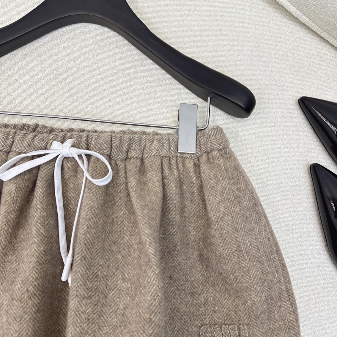 特价🉐️❗️现货齐码❗️不退不换❗️缪系少女穿搭 Miu 🌾————秋冬最新款知性分子学院风花苞蓬蓬超短