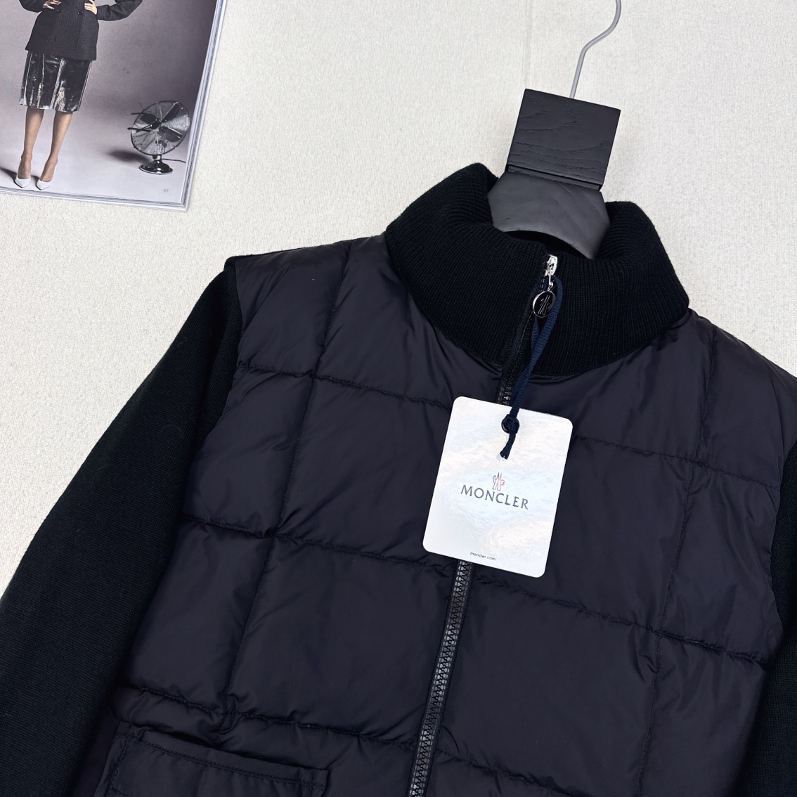 原单品质 MC 25Ss———秋冬最新款拼接针织羽绒服外套🤍小立领立体剪裁版型设计 时髦又帅气 国标90