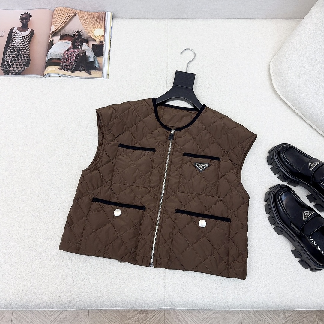 特价🉐️❗️现货齐码❗️不退不换❗️爆单款推荐 PD 24Ss————秋冬最新款双面菱形绗缝夹棉马甲外套