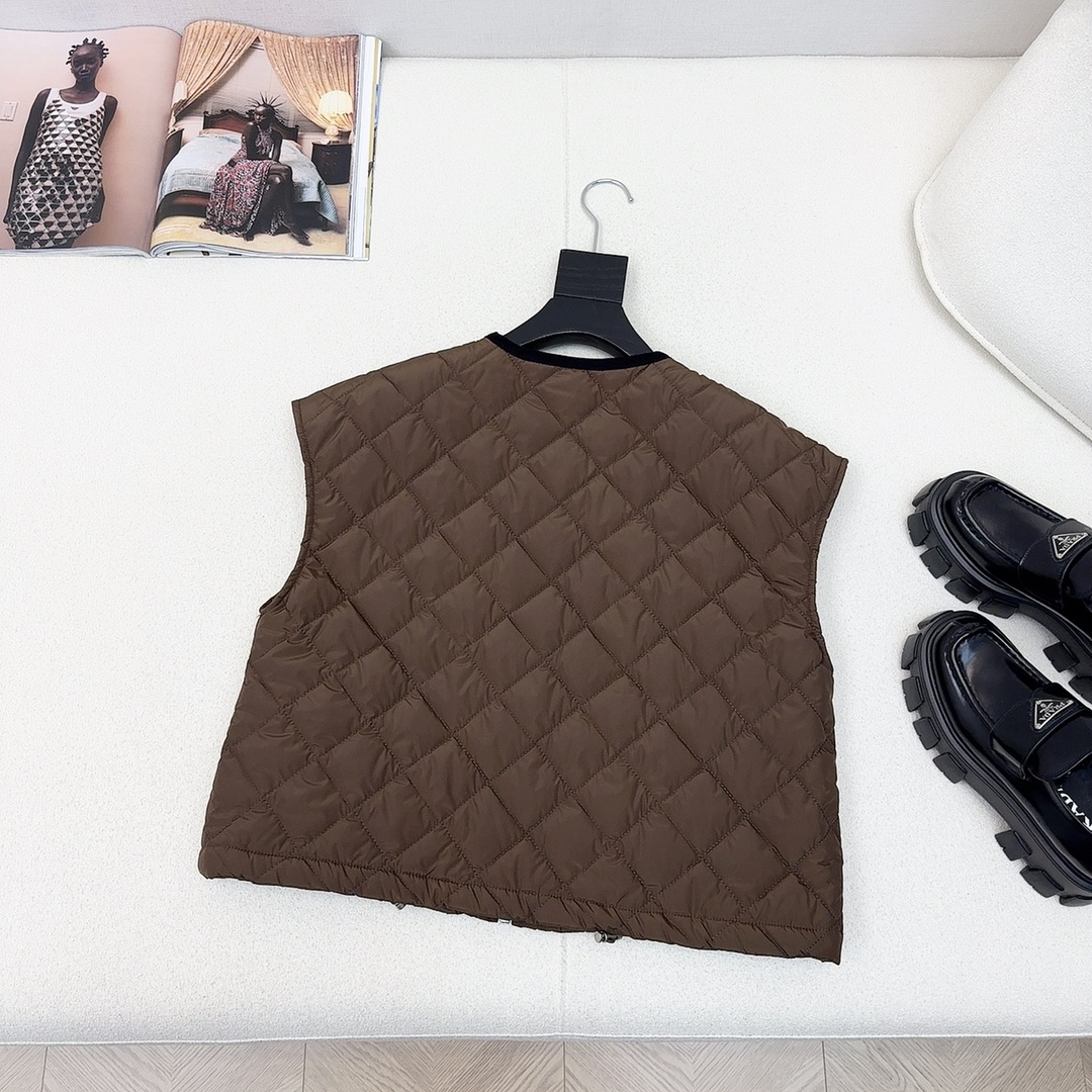 特价🉐️❗️现货齐码❗️不退不换❗️爆单款推荐 PD 24Ss————秋冬最新款双面菱形绗缝夹棉马甲外套