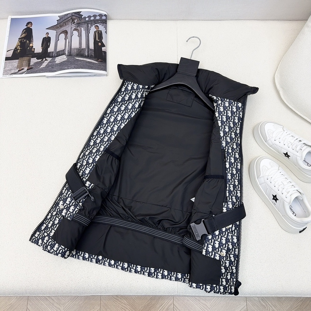 特价🉐️❗️现货齐码❗️不退不换❗️爆单款推荐 CD 24Ss———秋冬最新款滑雪系列收腰羽绒马甲 🖤定