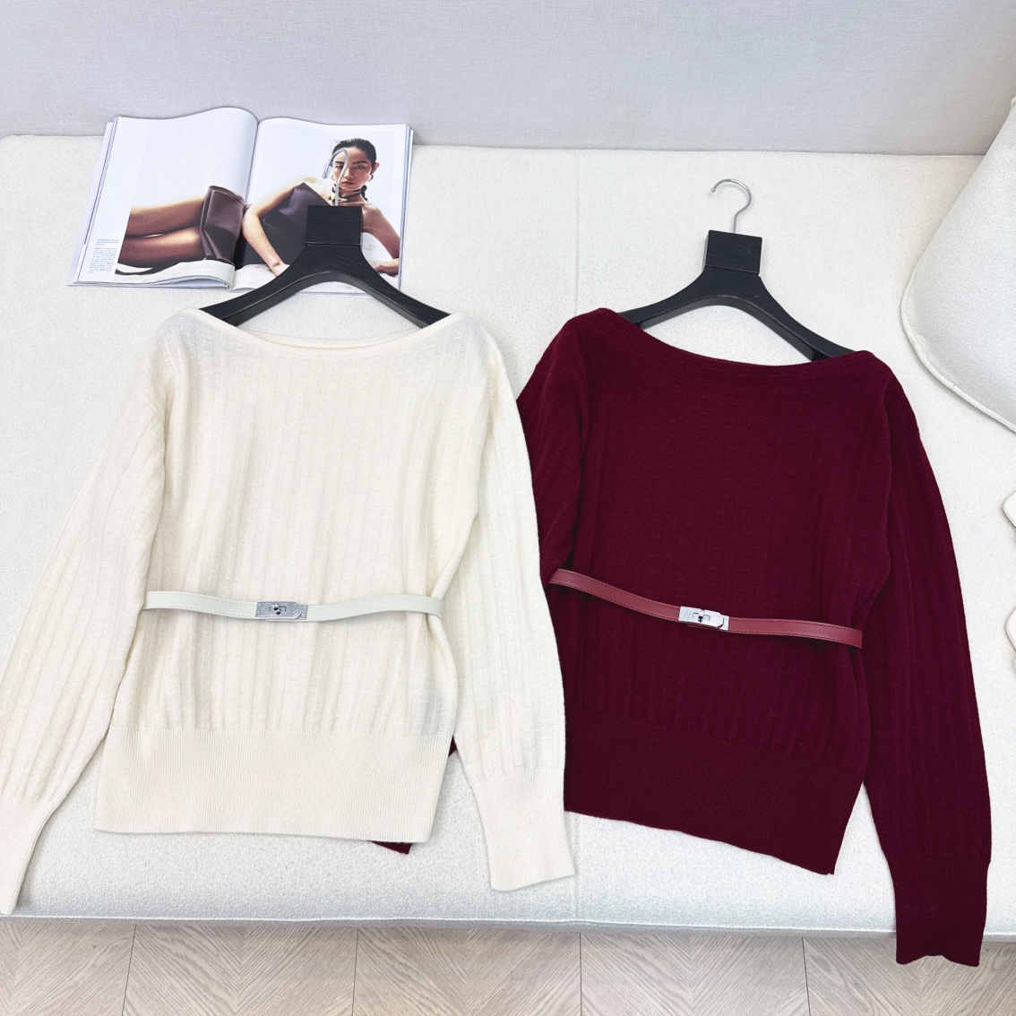 特价🉐️ ❗️现货齐码❗️不退不换❗️富家千金Look～Her ———秋冬最新款立体针织图案一字肩毛衣🤍