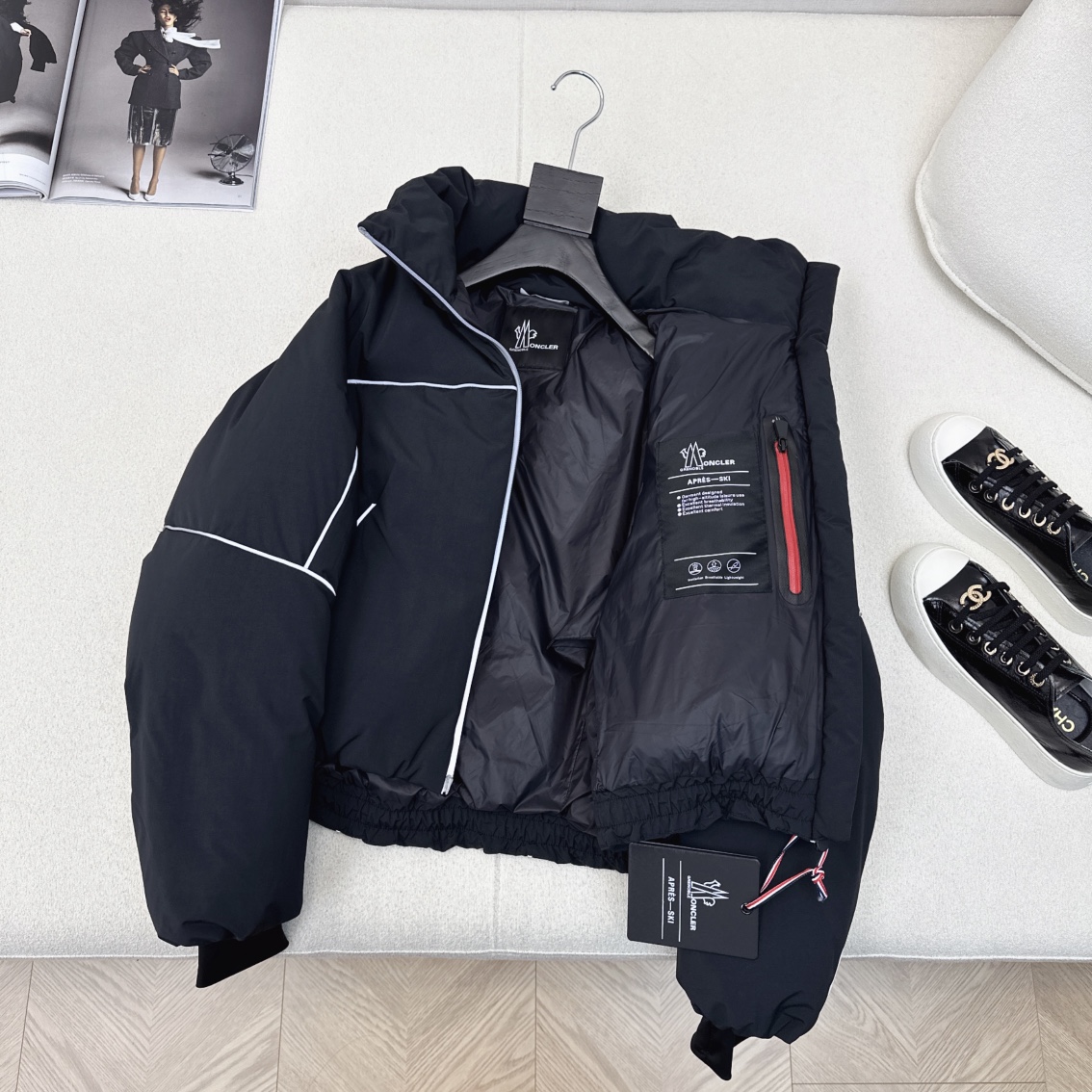 高端原单品质 MC 25Ss——-秋冬新品滑雪系列撞色条立领连帽羽绒服 🤍 隐藏式拉链连帽设计 呈现休闲