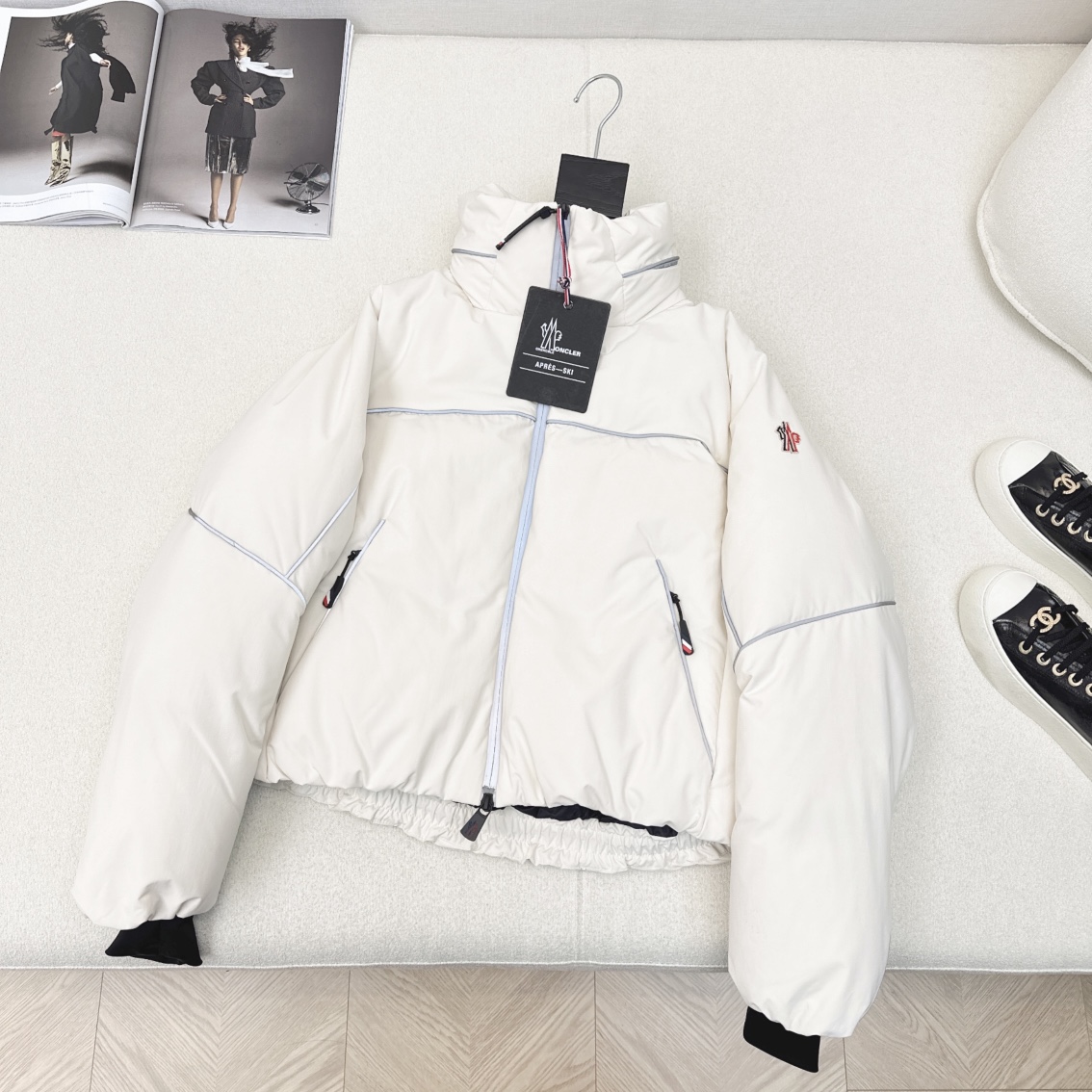 高端原单品质 MC 25Ss——-秋冬新品滑雪系列撞色条立领连帽羽绒服 🤍 隐藏式拉链连帽设计 呈现休闲