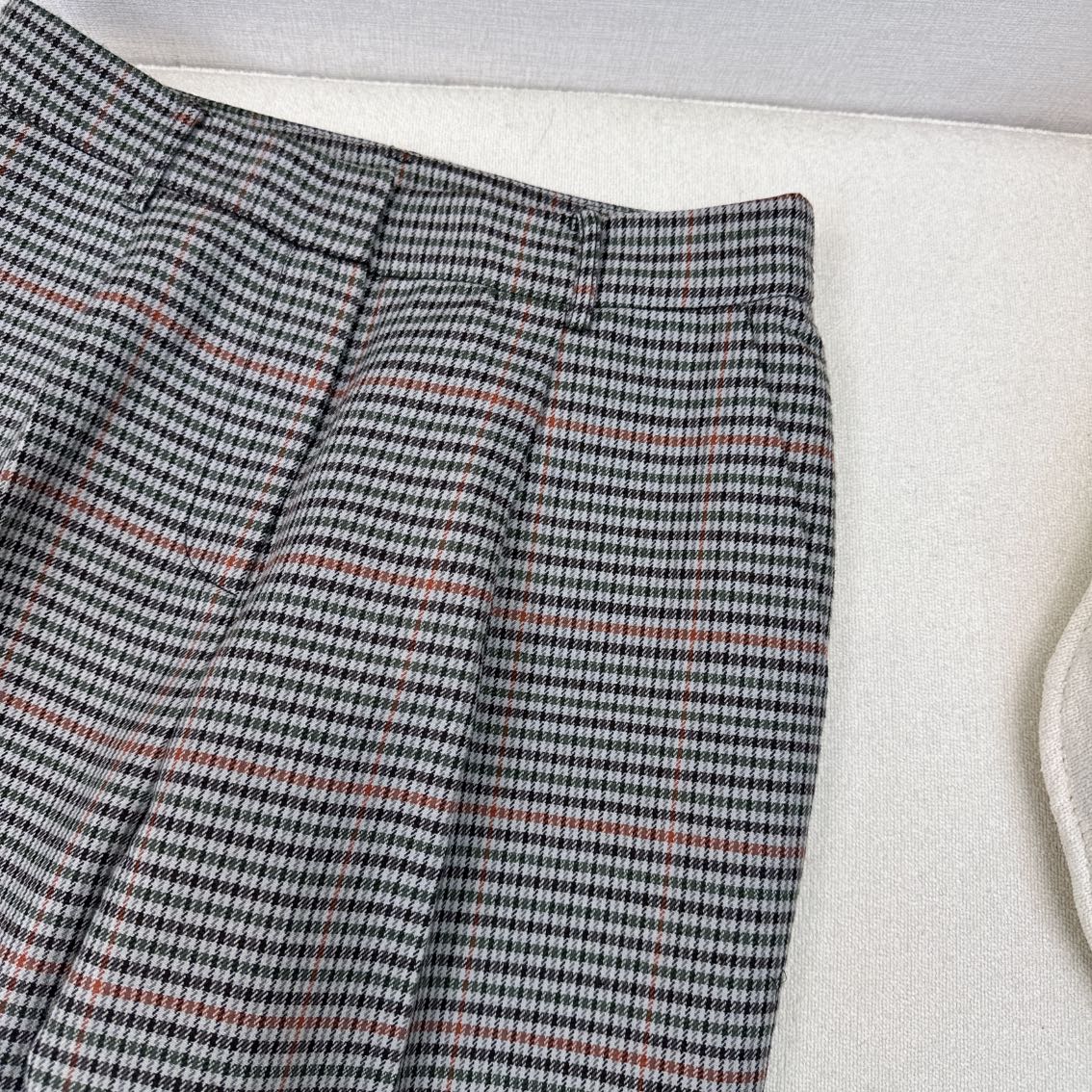 特价🉐️❗️现货齐码❗️不退不换❗️独家首发 Miu 🌾————秋冬最新款智感英伦风套装🩶英伦风格纹宽肩