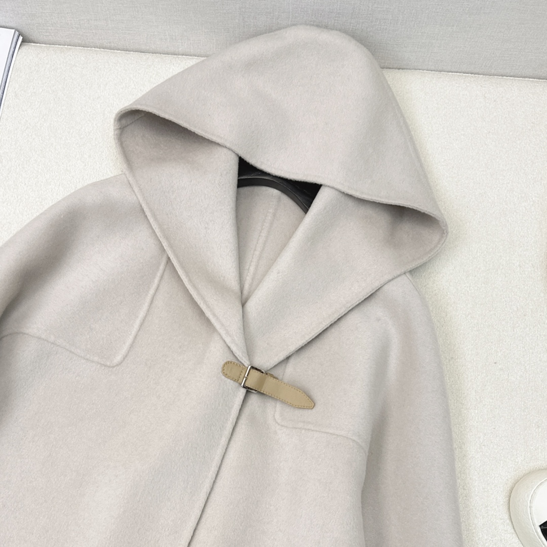 独家款～Her 25Ss————秋冬最新款本季必入大衣外套🖤 爆单款推荐 纯手工制作双面昵面料+拼接百分