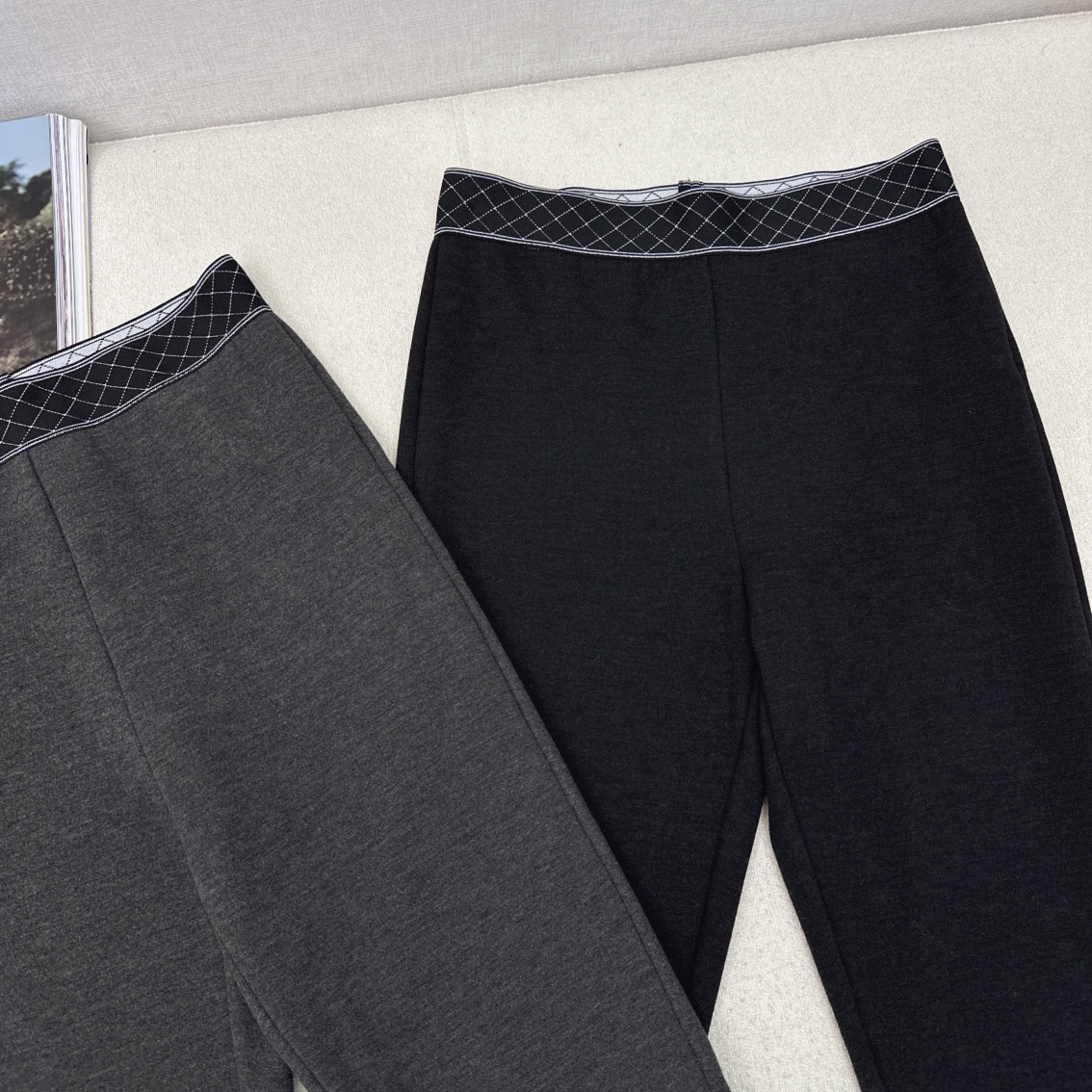 特价🉐️❗️现货齐码❗️不退不换❗️入冬必备 C家 🌾————秋冬最新款刺绣装饰松紧腰打底裤 🖤采用软糯