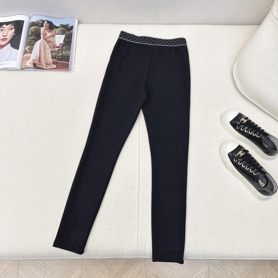 特价🉐️❗️现货齐码❗️不退不换❗️入冬必备 C家 🌾————秋冬最新款刺绣装饰松紧腰打底裤 🖤采用软糯