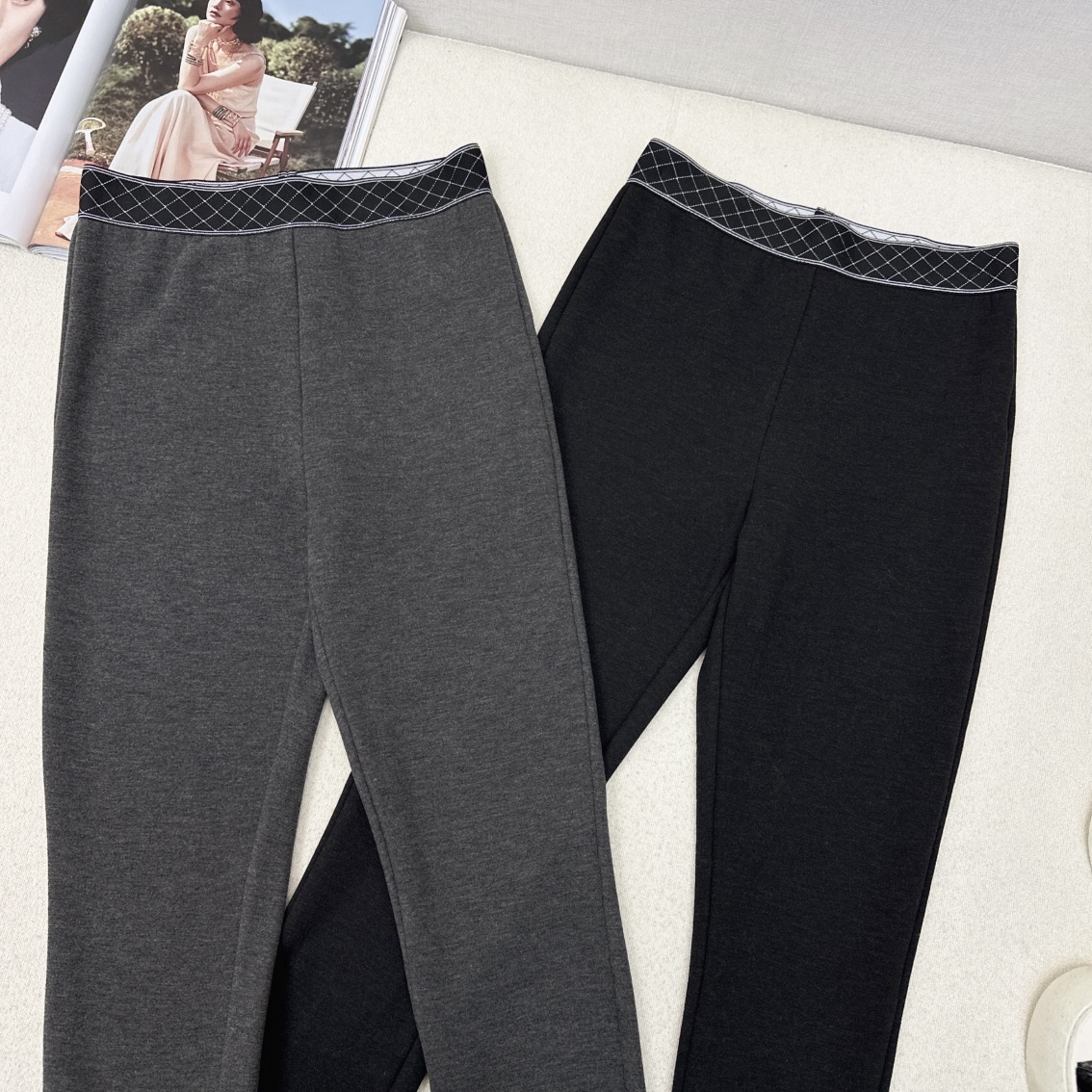 特价🉐️❗️现货齐码❗️不退不换❗️入冬必备 C家 🌾————秋冬最新款刺绣装饰松紧腰打底裤 🖤采用软糯