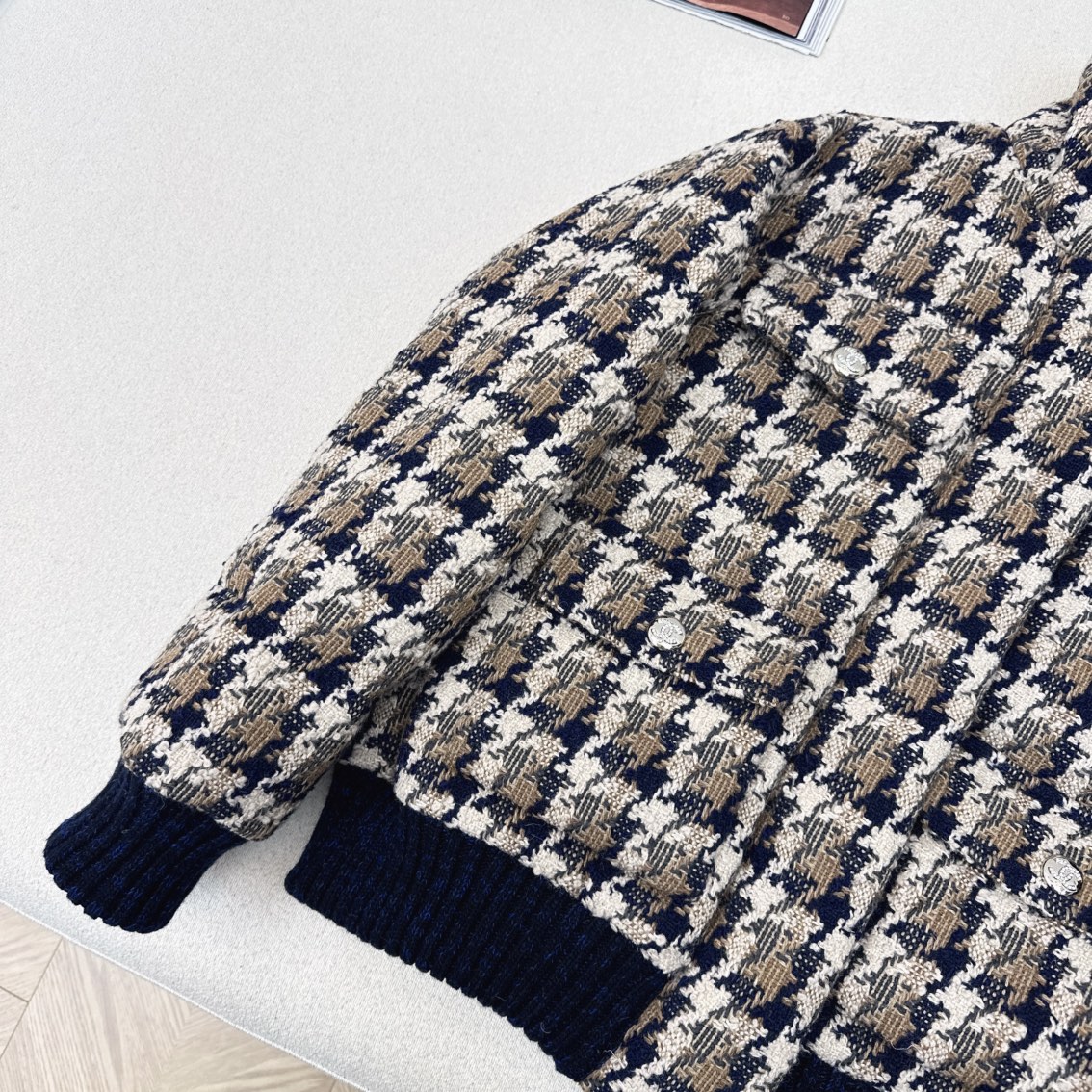 特价🉐️❗️现货齐码❗️不退不换❗️爆单款推荐 C家 24Ss————秋冬最新款滑雪粗花呢格纹立领羽绒外