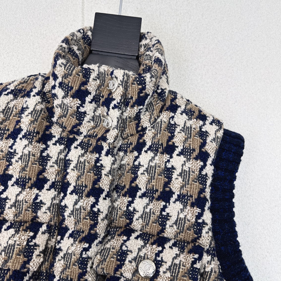 特价🉐️❗️ML❗️不退不换❗️爆单款推荐 C家 24Ss————秋冬最新款滑雪粗花呢格纹羽绒马甲🤍国标