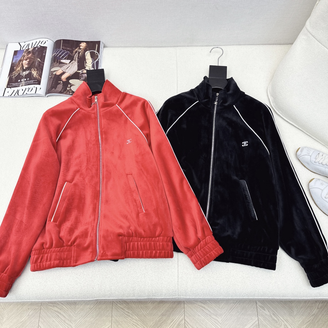 特价🉐️ 一套❗️现货齐码❗️不退不换❗️只有红色❗️CE ————秋冬最新款丝绒休闲套装 🖤休闲立领外