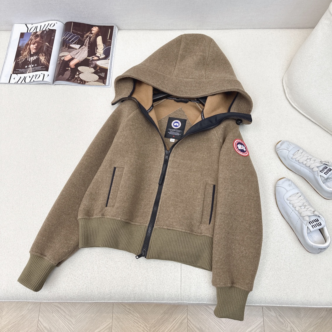 “Newest Geese and Wool Coat: High-End Gray with Merad Color System” - 图片 7