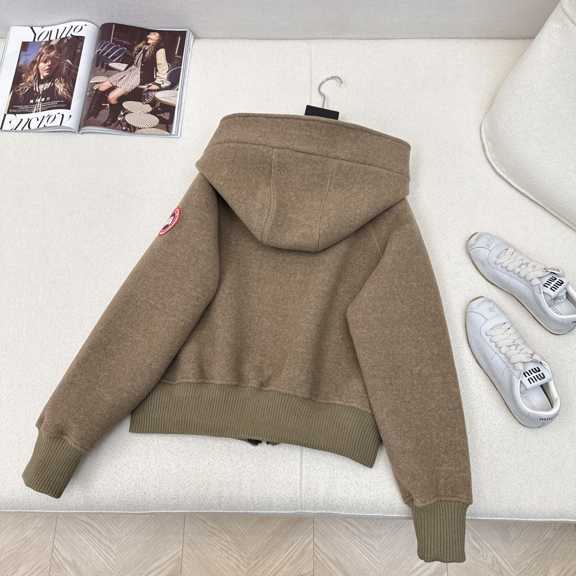 “Newest Geese and Wool Coat: High-End Gray with Merad Color System” - 图片 8