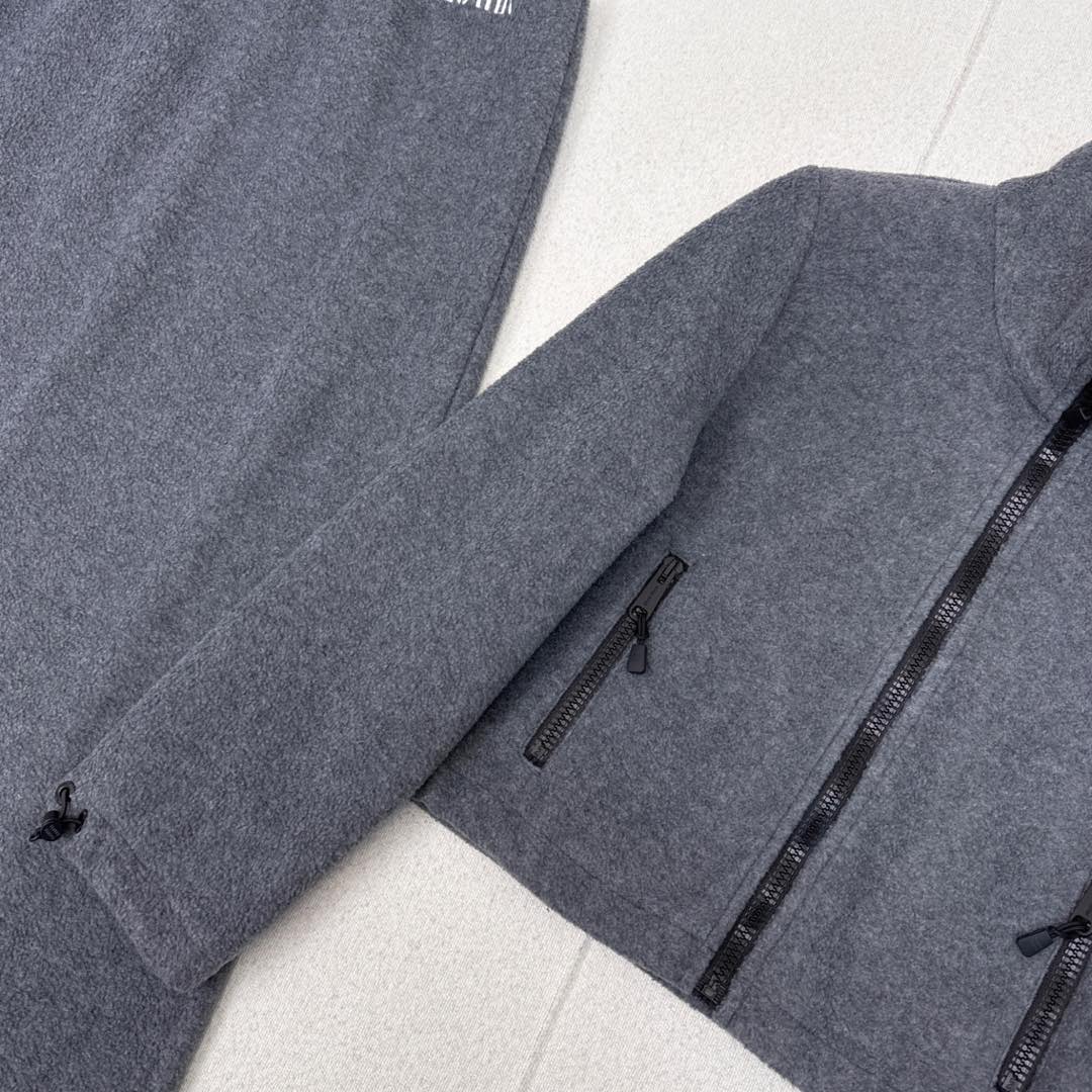 特价🉐️ 一套❗️现货齐码❗️不退不换❗️一套搭配 缪式穿搭 Miu ————秋冬最新款高级灰颗粒绒套装