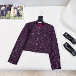 The Wealthy Flower C Family 25Ss————La última chaqueta corta tejida con lentejuelas para otoño e invierno💜Llena de oro, colores de muy alta gama y colores cálidos. La tela está tejida con lentejuelas bordadas y combinada con botones exquisitos. está lleno de temperamento Listo para la venta sml (talla S: ancho de hombros 40, busto 92, largo 45). 1 The Wealthy Flower C Family 25Ss————La última chaqueta corta tejida con lentejuelas para otoño e invierno💜Llena de oro, colores de muy alta gama y colores cálidos. La tela está tejida con lentejuelas bordadas y combinada con botones exquisitos. está lleno de temperamento Listo para la venta sml (talla S: ancho de hombros 40, busto 92, largo 45).