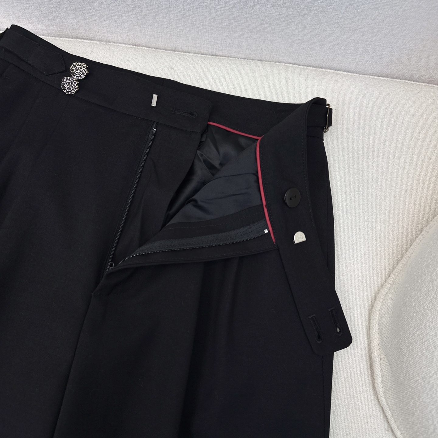 特价🉐️ ❗️现货齐码❗️不退不换❗️极简高智感穿搭 lp🆕 25Ss————早春最新款两粒五金扣卷边小