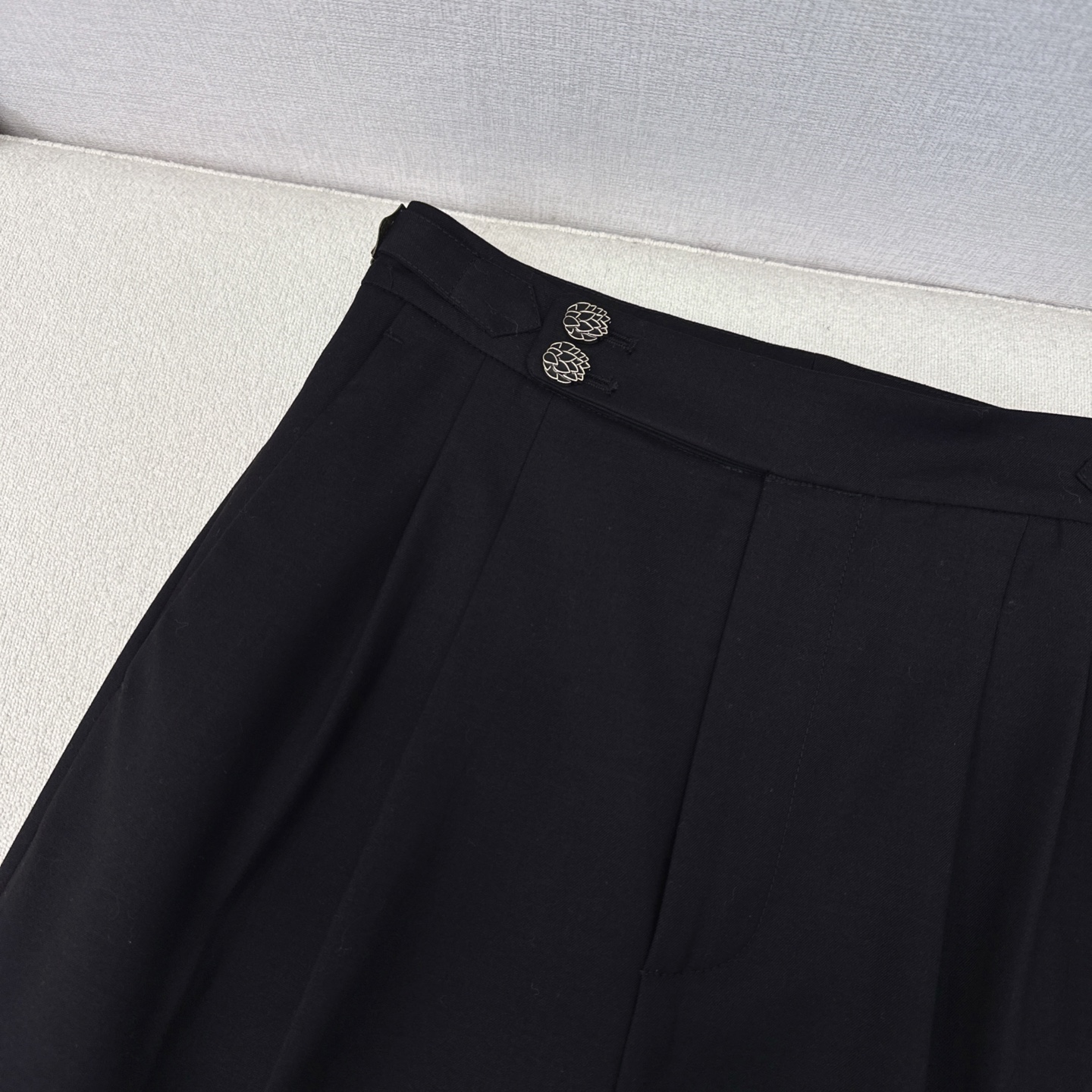 特价🉐️ ❗️现货齐码❗️不退不换❗️极简高智感穿搭 lp🆕 25Ss————早春最新款两粒五金扣卷边小