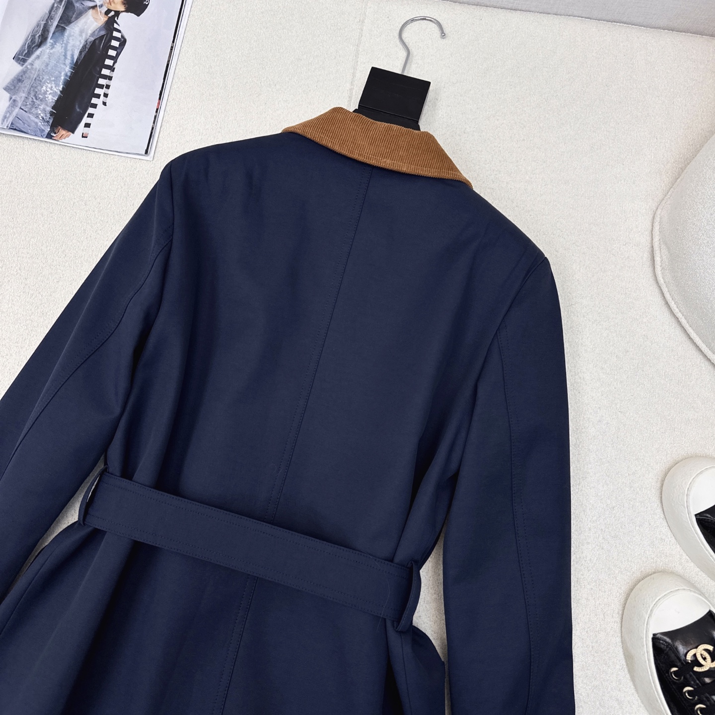 特价🉐️❗️现货齐码❗️不退不换❗️独家款 ～Miu 25Ss————早春最新款撞色灯芯绒翻领廓形风衣 