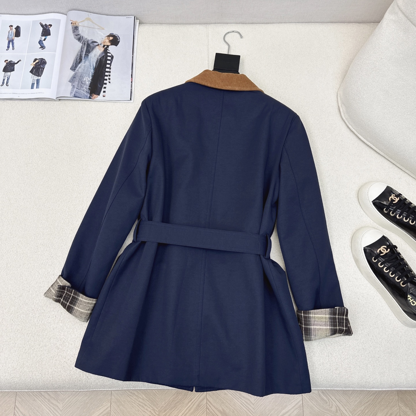 特价🉐️❗️现货齐码❗️不退不换❗️独家款 ～Miu 25Ss————早春最新款撞色灯芯绒翻领廓形风衣 