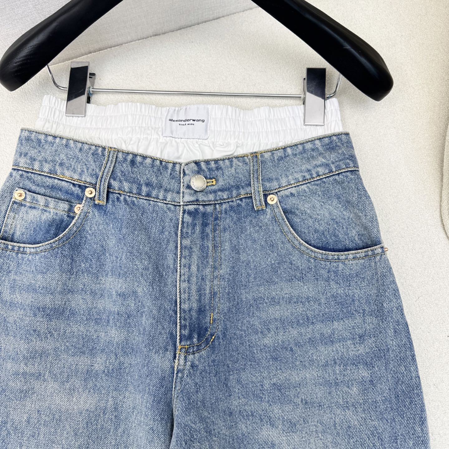 特价🉐️❗️现货齐码❗️不退不换❗️独家款 ～AW 25Ss———春夏最新款假两件拼接装饰牛仔裤 🖤拼卫