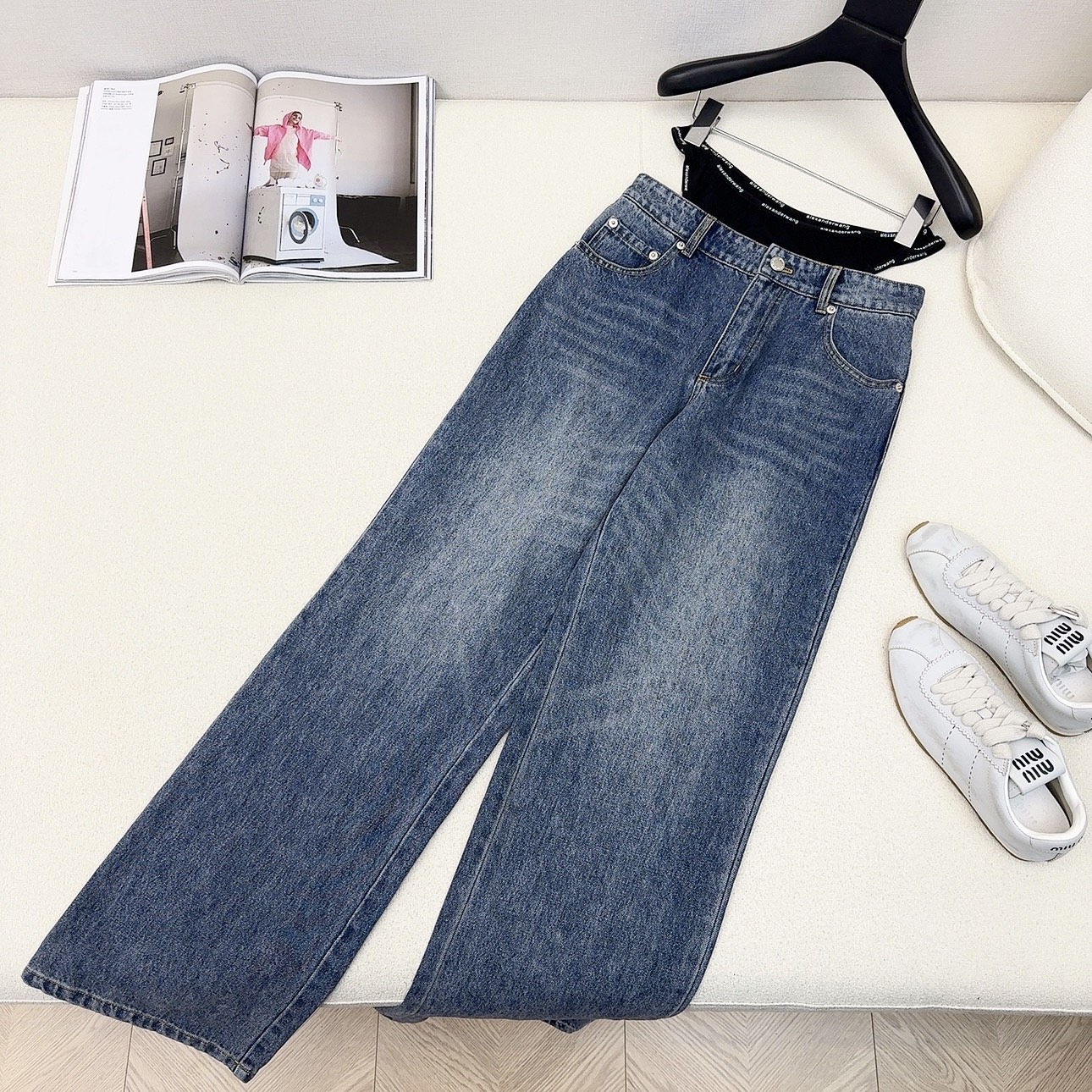 特价🉐️❗️现货齐码❗️不退不换❗️独家款 ～AW 25Ss———春夏最新款假两件拼接装饰牛仔裤 🖤拼卫