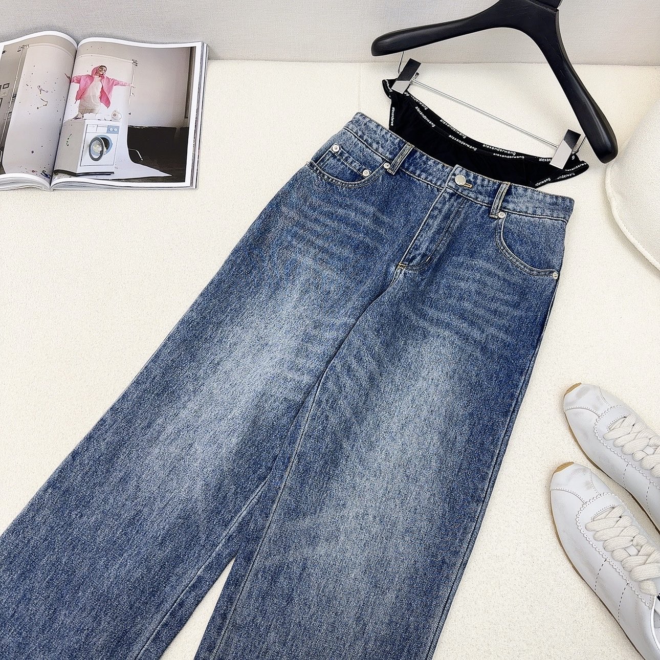 特价🉐️❗️现货齐码❗️不退不换❗️独家款 ～AW 25Ss———春夏最新款假两件拼接装饰牛仔裤 🖤拼卫