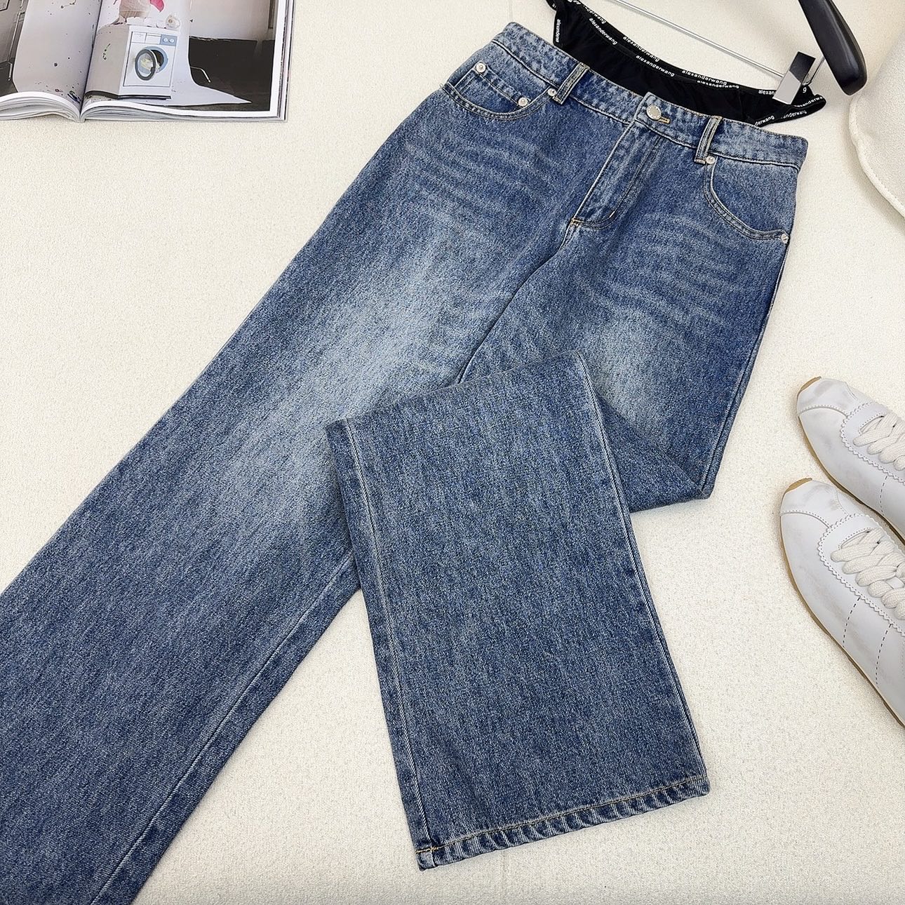 特价🉐️❗️现货齐码❗️不退不换❗️独家款 ～AW 25Ss———春夏最新款假两件拼接装饰牛仔裤 🖤拼卫