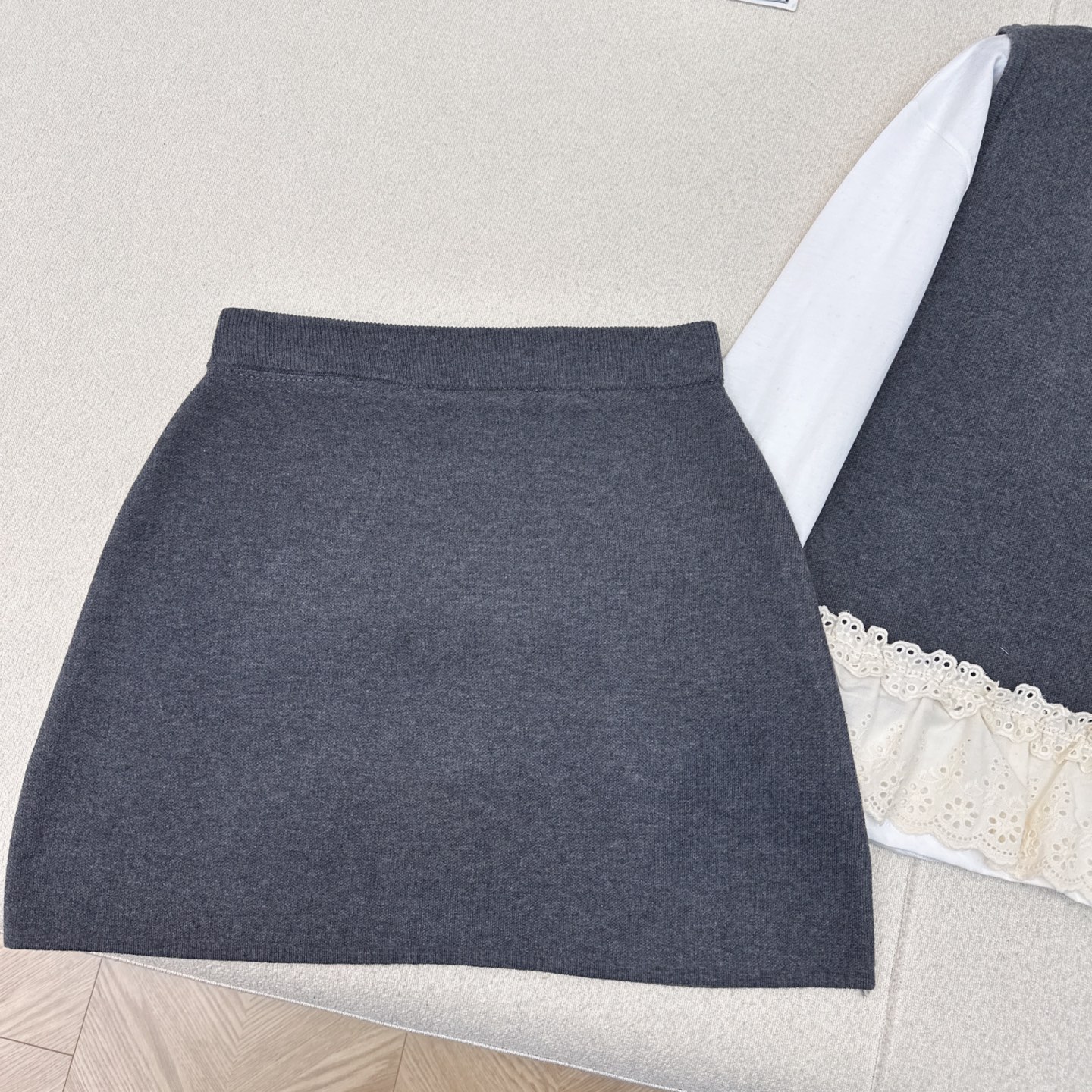 Luxurious Spring Suit with Two-Tone Design for Women: P690 Collection Overview - 图片 7