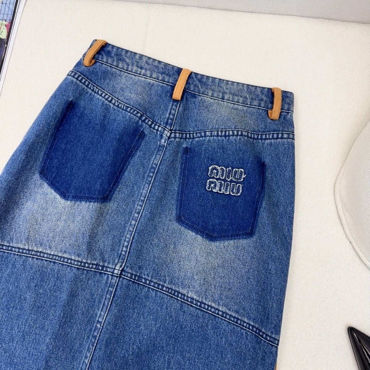 特价🉐️❗️SM❗️不退不换❗️百搭款 Miu 25Ss————春夏最新款后背字母logo装饰长款牛仔鱼