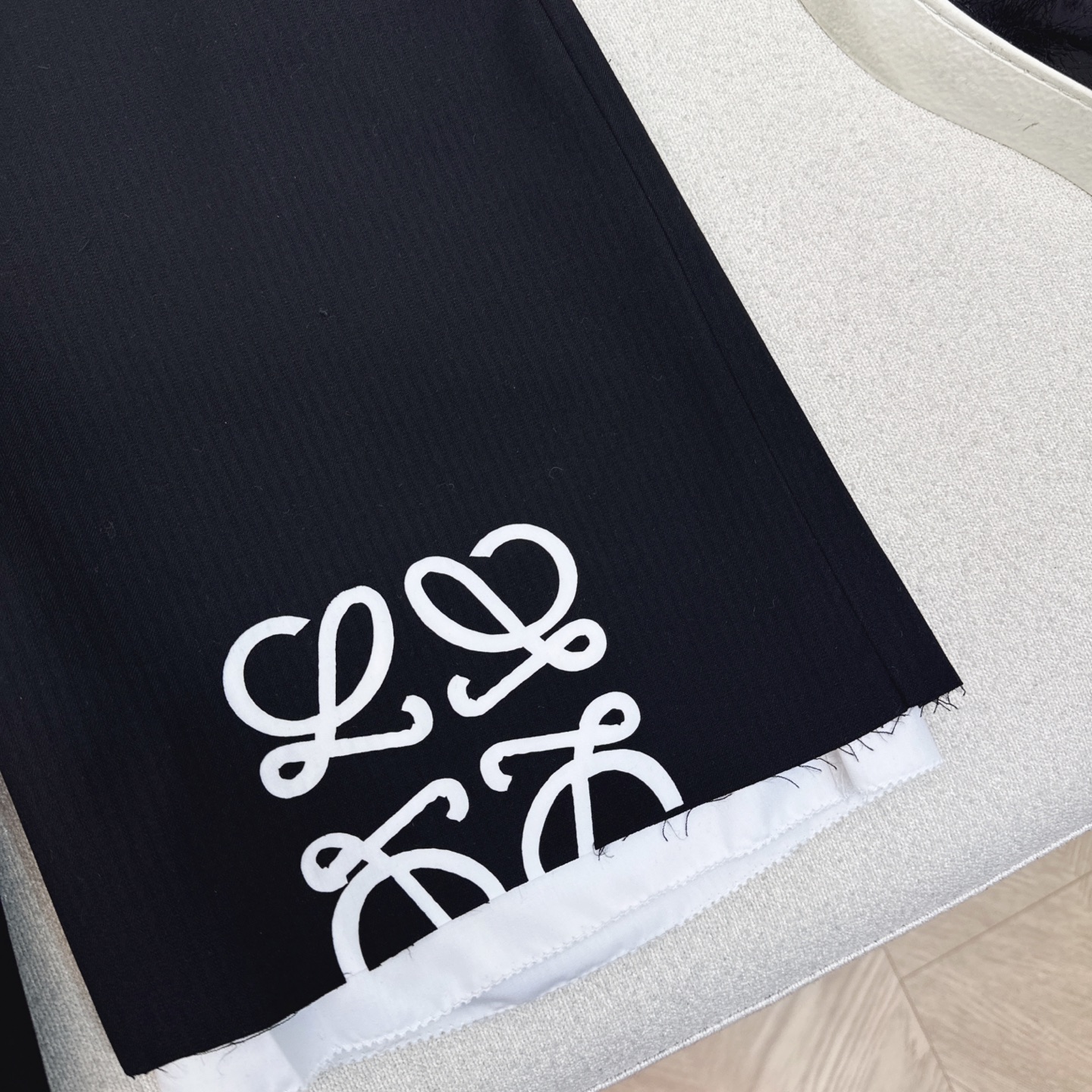 特价🉐️❗️现货齐码❗️不退不换❗️独家首发 Loe 25Ss————春夏最新款百搭一系列🖤后开叉西装外